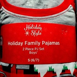Holiday Style Holiday Family Pajamas  2 piece pj set boys s 6-7 NWT